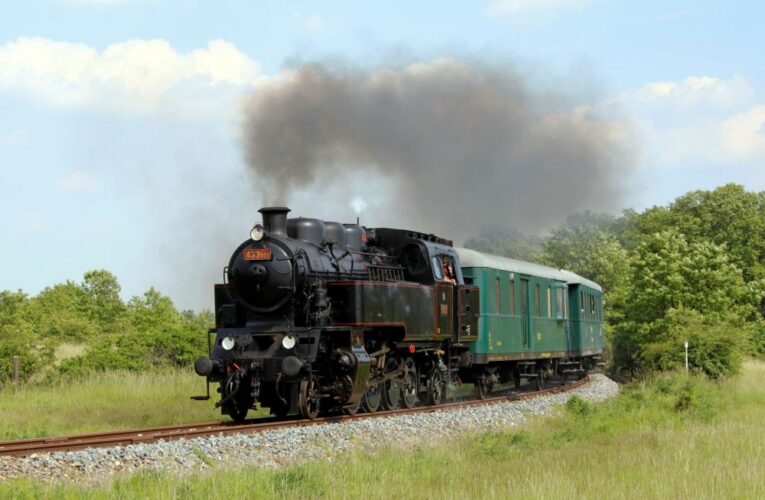 Do Lednice oblíbeným motoráčkem i parní lokomotivou