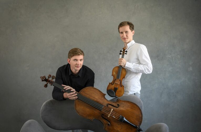 HOUSLISTA JOSEF ŠPAČEK A VIOLONCELLISTA TOMÁŠ JAMNÍK                   SE NA ALBU CESTY VYDÁVAJÍ DO MÍST, KTERÁ SE OTISKLA DO HUDBY ČTYŘ ČESKÝCH SKLADATELŮ 20. STOLETÍ