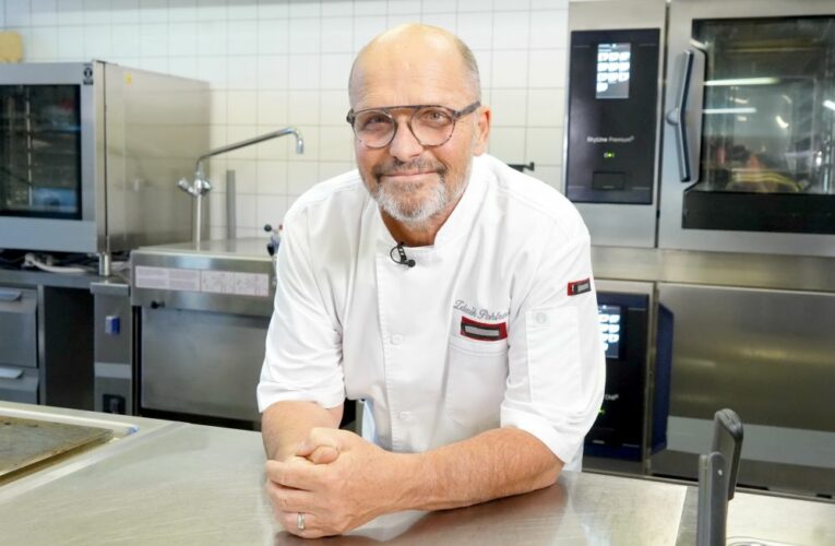 Jak to bylo, šéfe? „Jestli to tady neumyjete, někoho tu zabijete.“ Díl, který je retrospektivní sondou sledující čistotu kuchyní před lety. Jen pro silné žaludky! Jako bonus skvělá thajská kuchyně