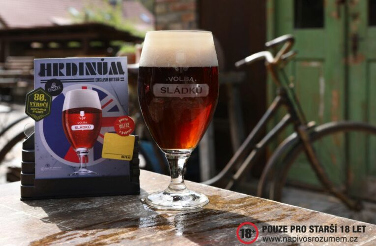 Volba sládků v květnu uctí hrdiny spoluprací s britským pivovarem