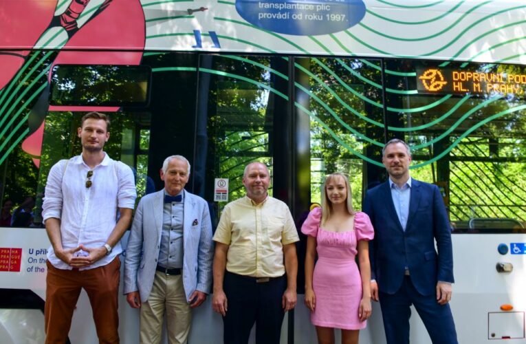 Na svou trasu dnes vyjela Eurotramvaj. Vyzdvihuje předsednictví v Radě EU a připomíná pražské priority