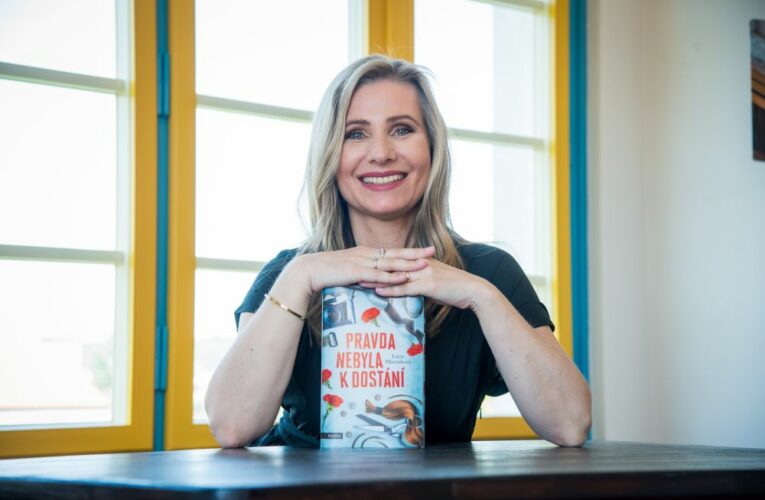 O HLEDÁNÍ PRAVDY A VLASTNÍ IDENTITY. HISTORICKÝ ROMÁN OD AUTORKY BESTSELLERU KDO ŠIJE U PODOLSKÉ