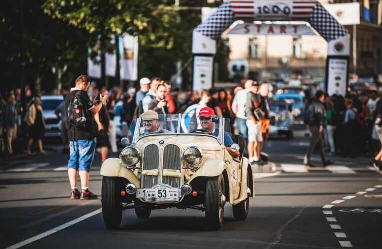 1000 mil československých míří do Bratislavy