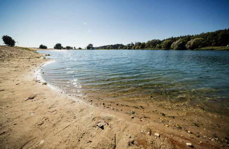 Přírodní koupaliště se zázemím ve středních Čechách
