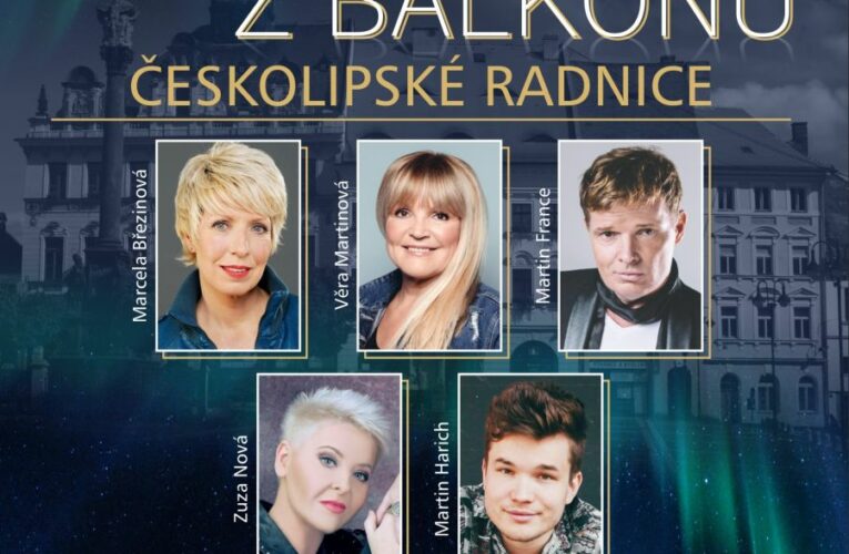 Martinová, Březinová i France s Harichem zazpívají společně z balkónu českolipské radnice.
