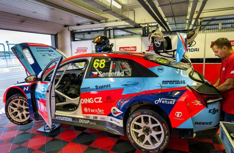 TCR Eastern Europe nabídl velmi atraktivní podívanou: Semerád stáhl náskok vedoucího jezdce, na autodromu Most bude bojovat o titul