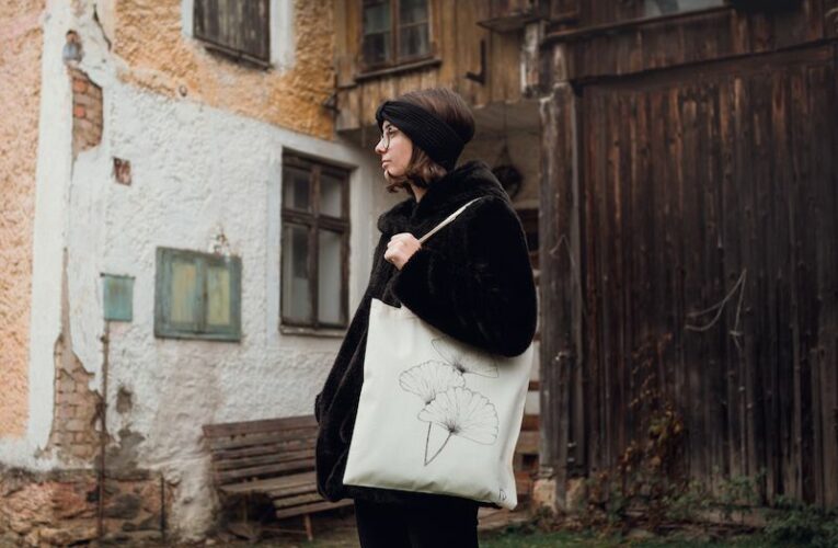 Pochází z malířského rodu, dostala se do programu pro nadané děti