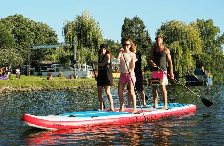 Žluté lázně zvou v srpnu k vodě – Vltava je studená ale čistší než v minulosti