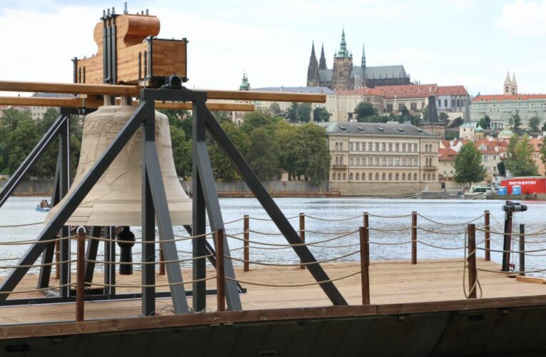Hlavní město získá darem nově odlitý zvon, který symbolizuje tisíce odvezených českých zvonů nacisty pro účely válečné produkce v roce 1942