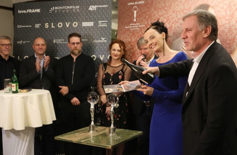 FILM SLOVO DAL INSPIRACI KE VZNIKU NÁPADITÉHO ALBA DUETŮ, KTERÉ VYCHÁZÍ JEŠTĚ PŘED JEHO PREMIÉROU!