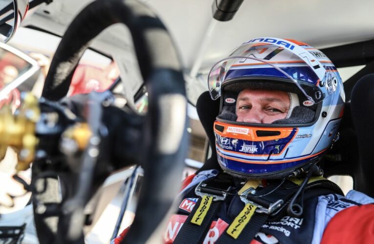 Václav Janík se vydává do Evropy. V italské Monze doplní Galáše