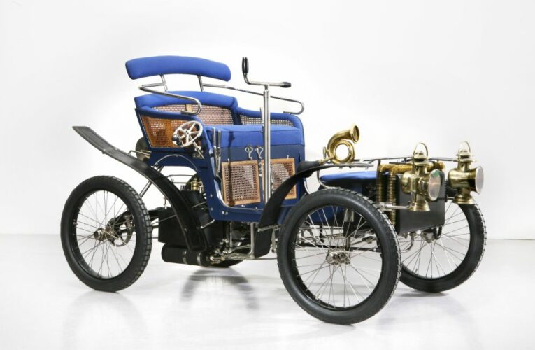 Národní technické muzeum představí v sobotu 17. září 2022 v Žamberku své dopravní unikáty: automobily Wartburg 5 HP z roku 1900 a Velox 8/10 HP vyrobený v letech 1908-1909