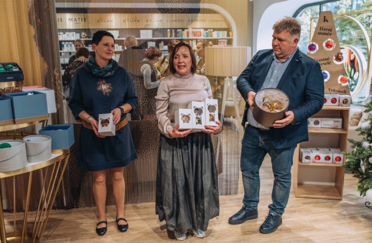 Vánoční kolekce Šťastné a Veselé od české sklárny Koulier