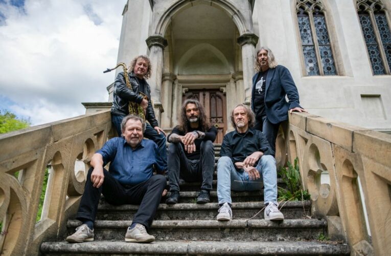 FLAMENGO REUNION SESSION skládá albem Live