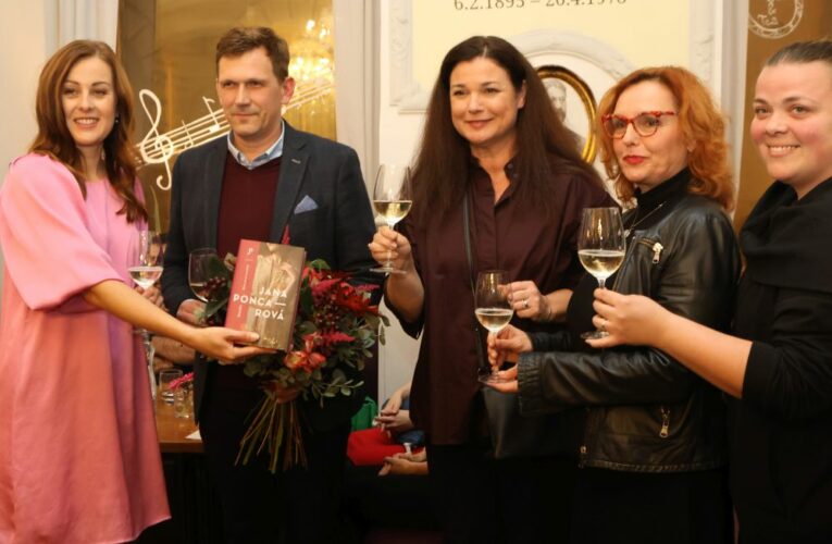 MÚZA PRVNÍ REPUBLIKY, HEREČKA JARMILA HORÁKOVÁ, OŽÍVÁ V NOVÉ KNIZE JANY PONCAROVÉ