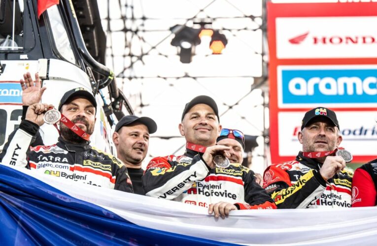 Valtr zajel v poslední etapě Dakaru třetí nejlepší čas, Macháček by si ho dal znovu na cestě zpátky. Kazarka třetí ve své kategorii Dakar Classic.