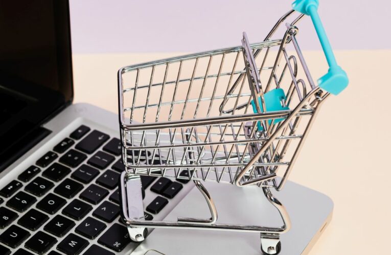Tržby české e-commerce překonaly ty z covidového roku 2020 o 0,5 %. Tržby e-shopů velkých kamenných hráčů vzrostly oproti danému roku o 15 %
