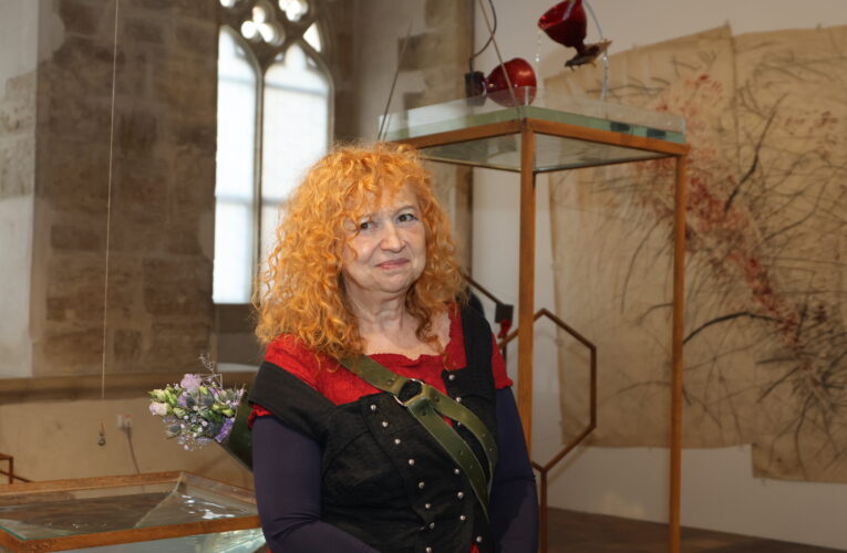 MARGITA TITLOVÁ: PURPUROVÁ VERTIKÁLA