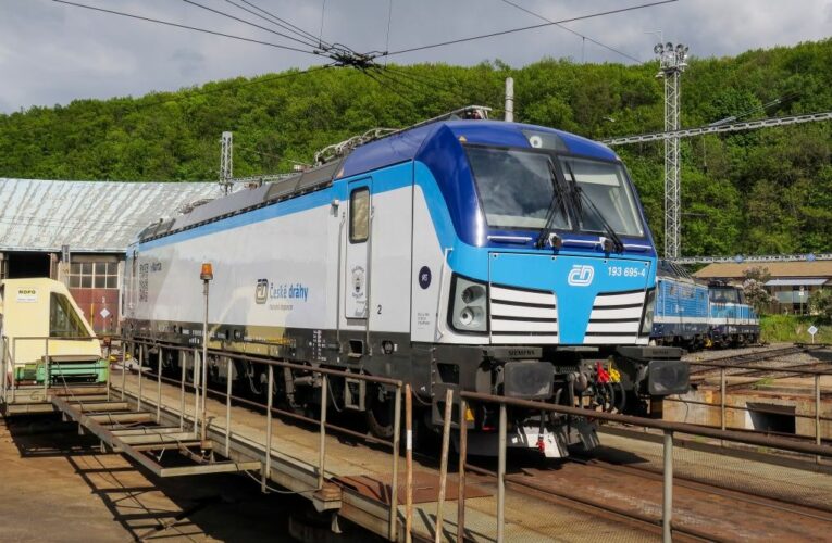 České dráhy letos převezmou do provozu dalších 12 lokomotiv Siemens Vectron