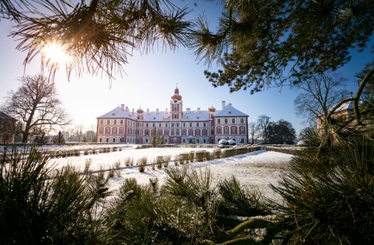 Loňský turismus ve středních Čechách: oživení a růst na předcovidové hodnoty