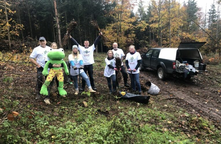Oblast Moravského krasu obohatilo pět tisíc nově zasazených stromků