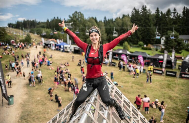 Spartan láká na konci dubna k Lipnu tisíce závodníků, mezi nimi i handicapované děti