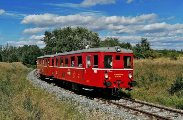 Historickými vlaky na tradiční jízdy do Lednice