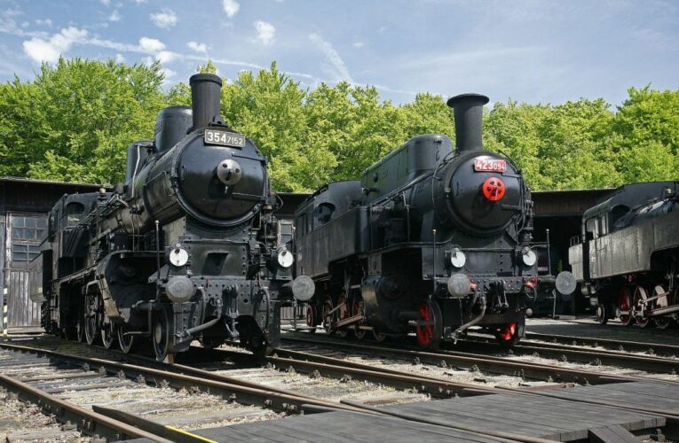 Parní víkend v ČD Muzeu nabídne setkání parních lokomotiv na točně i zvláštní vlaky z Prahy do Lužné