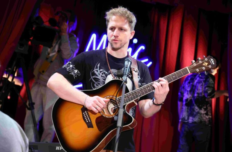 Tomáš Klus složil pro seriál ZOO písničku KOUZ(L)OO