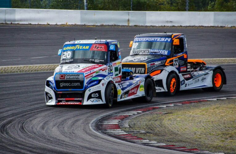 Jezdci Buggyra Academy bojovali na dvou frontách.