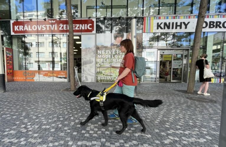 Předání jubilejního třístého psího asistenta