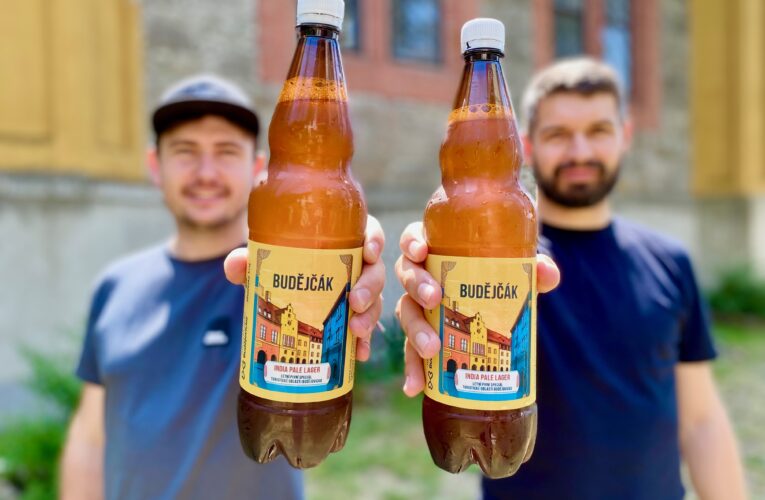 Budějčák je na světě. Pivo na podporu cestovního ruchu už je v lahvích