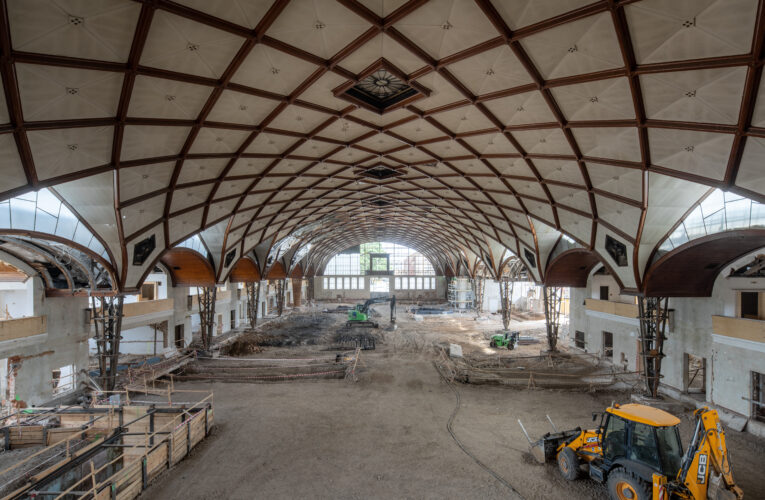 Rekonstrukce Průmyslového paláce v bodu zlomu: zahájení stavebních prací směrem do výšky