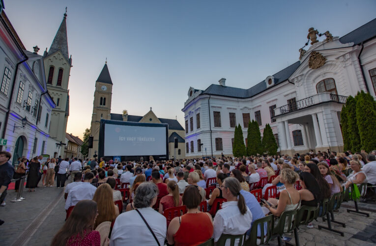 Země milovníků kinematografie Akce, filmové festivaly a zahradní kina, které vám zpříjemní pobyt v Maďarsku