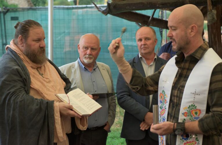 Modrá u Velehradu staví klenotnici Velké Moravy – další atraktivitu v centru Cyrilometodějské stezky