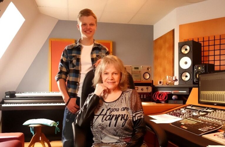 Na koncertu Zpívání z balkónu českolipské radnice dorazí  místo Dalibora Jandy legendární Kamelie nebo Martin Maxa.