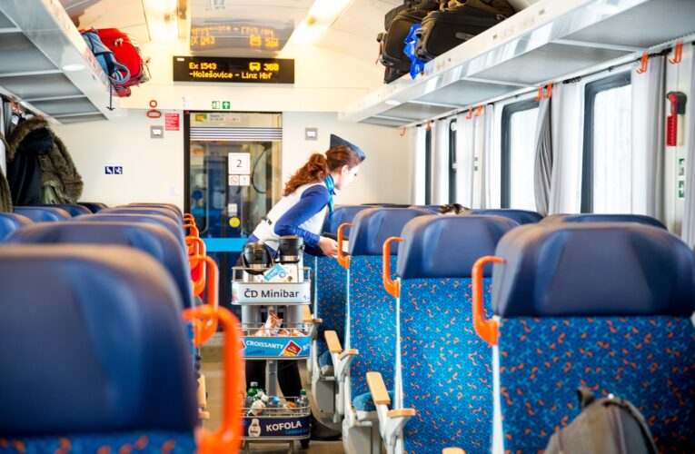 Minibary Českých drah obsloužily za prvních sedm měsíců už více než 640 tisíc cestujících