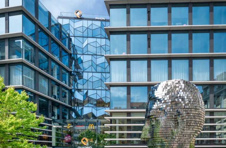 Otočná hlava Franze Kafky od Davida Černého projde generální rekonstrukcí