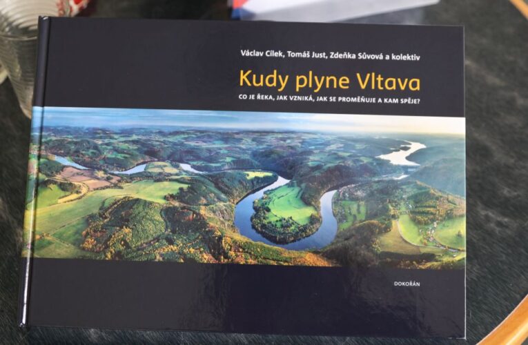 Václav Cílek, Tomáš Just, Zdeňka Sůvová a kolektiv Kudy plyne Vltava