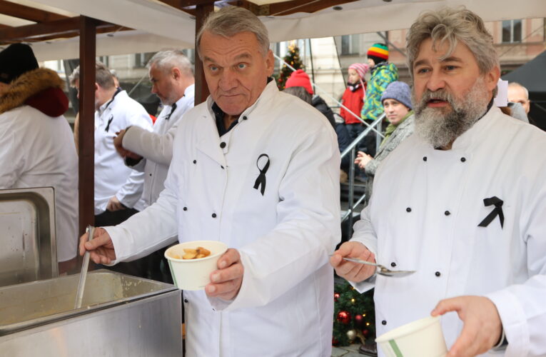 Staroměstské náměstí se na Štědrý den ponoří do vůně primátorské rybí polévky