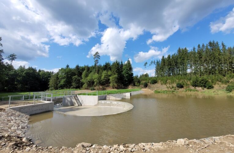 Stavbu a rekonstrukci dvou nádrží dokončily v jižních Čechách Lesy ČR