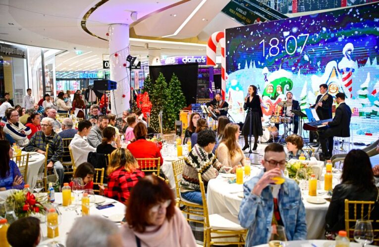ŠESTÝ ROČNÍK ŠTĚDRÉHO VEČERA NA CHODOVĚ: OSAMĚLÍ LIDÉ OSLAVÍ VÁNOCE VE WESTFIELD CHODOV
