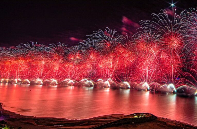 RAS AL KHAIMAH PŘIVÍTÁ NOVÝ ROK FANTASTICKÝM OHŇOSTROJEM A DVĚMA POKUSY O NOVÝ GUINNESSŮV REKORD™