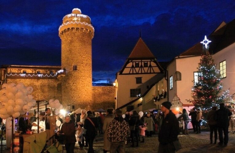 Písek láká na procházku po betlémech, ve Strakonicích zazpívá Blanarovičová. Dárky si vytvoříte v Pohádkové kovárně.