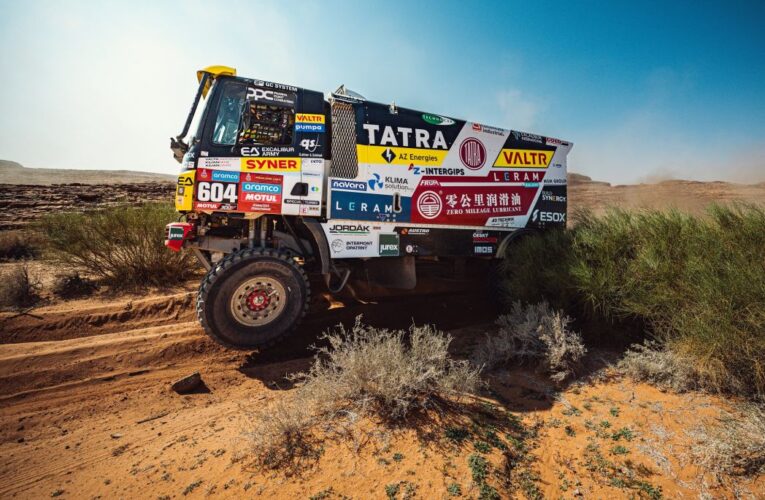 Valtr v nezničitelné Tatře dojel v první etapě Dakaru na bedně.