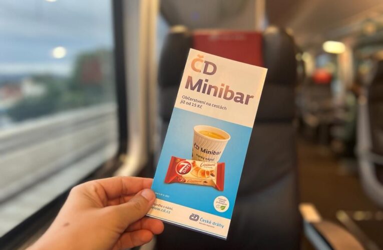 Minibary Českých drah v roce 2023 obsloužily skoro 1,2 milionu cestujících, ti si nejčastěji dávali kávu
