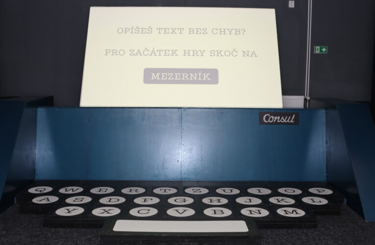 Lovci znaků přibližují interaktivní formou písmo i komunikaci od jejich prvopočátku. Vezměte děti a pojďte jim ukázat, co je telegraf či světlotisk nebo si pokecat s robotem Blablátorem
