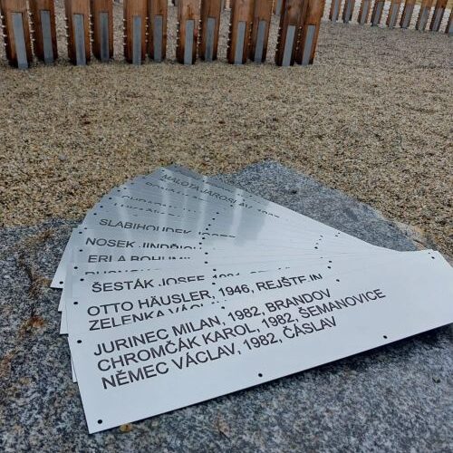 Na Stromu duší přibyla další jména zemřelých při práci v lese