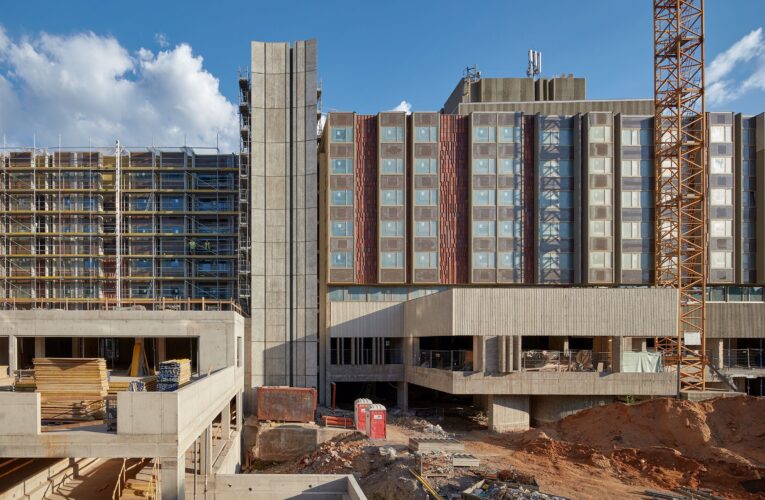 Memorandum projektu Staroměstská brána je příležitostí k dokončení Pařížské ulice a náměstí Miloše Formana  