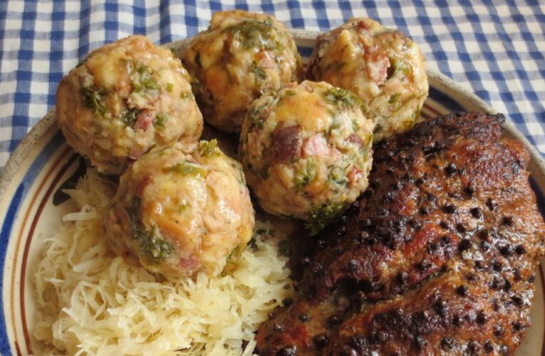 Špekové knedlíky k masopustní hostině patří